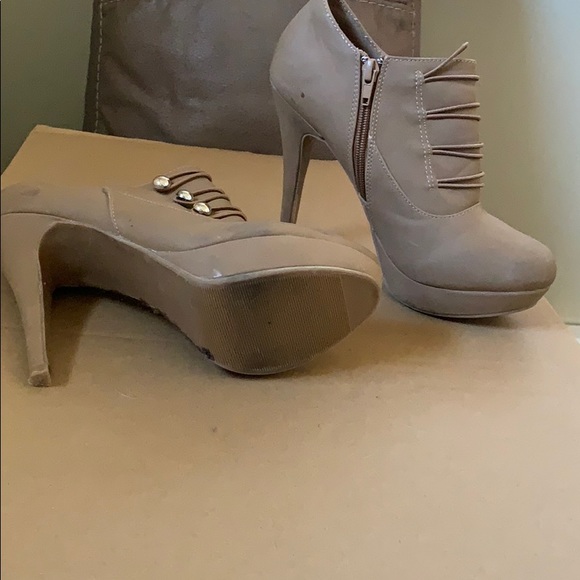 Shoes - Picture 3 of 5